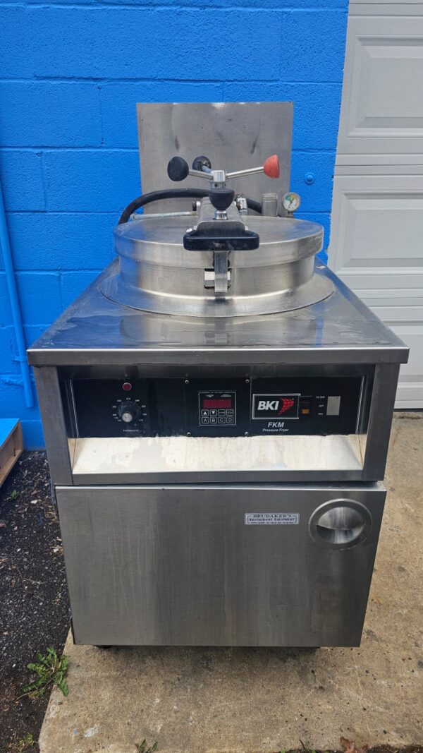 BKI FKM Pressure fryer electric