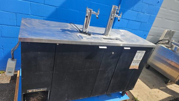 True Kegerator 5 tops - Image 2