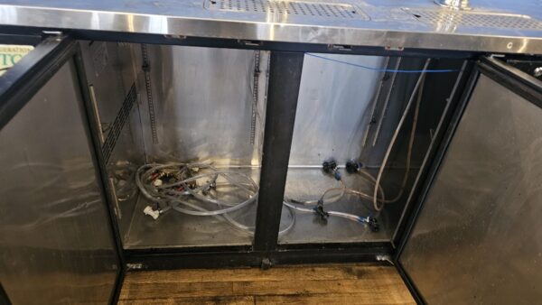 Avantco 4 top kegerator Refrigerator - Image 3