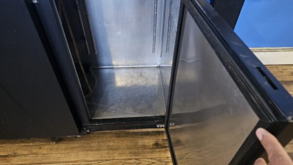 Avantco 4 top kegerator Refrigerator - Image 4