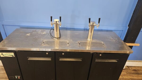 Avantco 4 top kegerator Refrigerator - Image 5