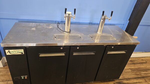 Avantco 4 top kegerator Refrigerator - Image 6