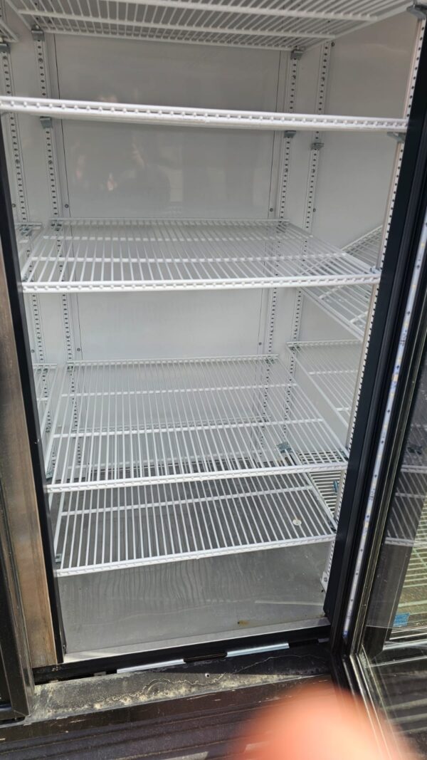 True 3 doors Merchandise glass doors refrigerator - Image 4