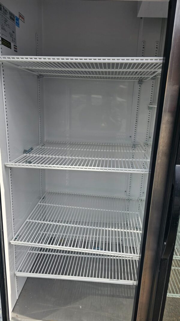 True 3 doors Merchandise glass doors refrigerator - Image 2