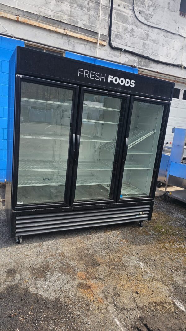 True 3 doors Merchandise glass doors refrigerator - Image 6